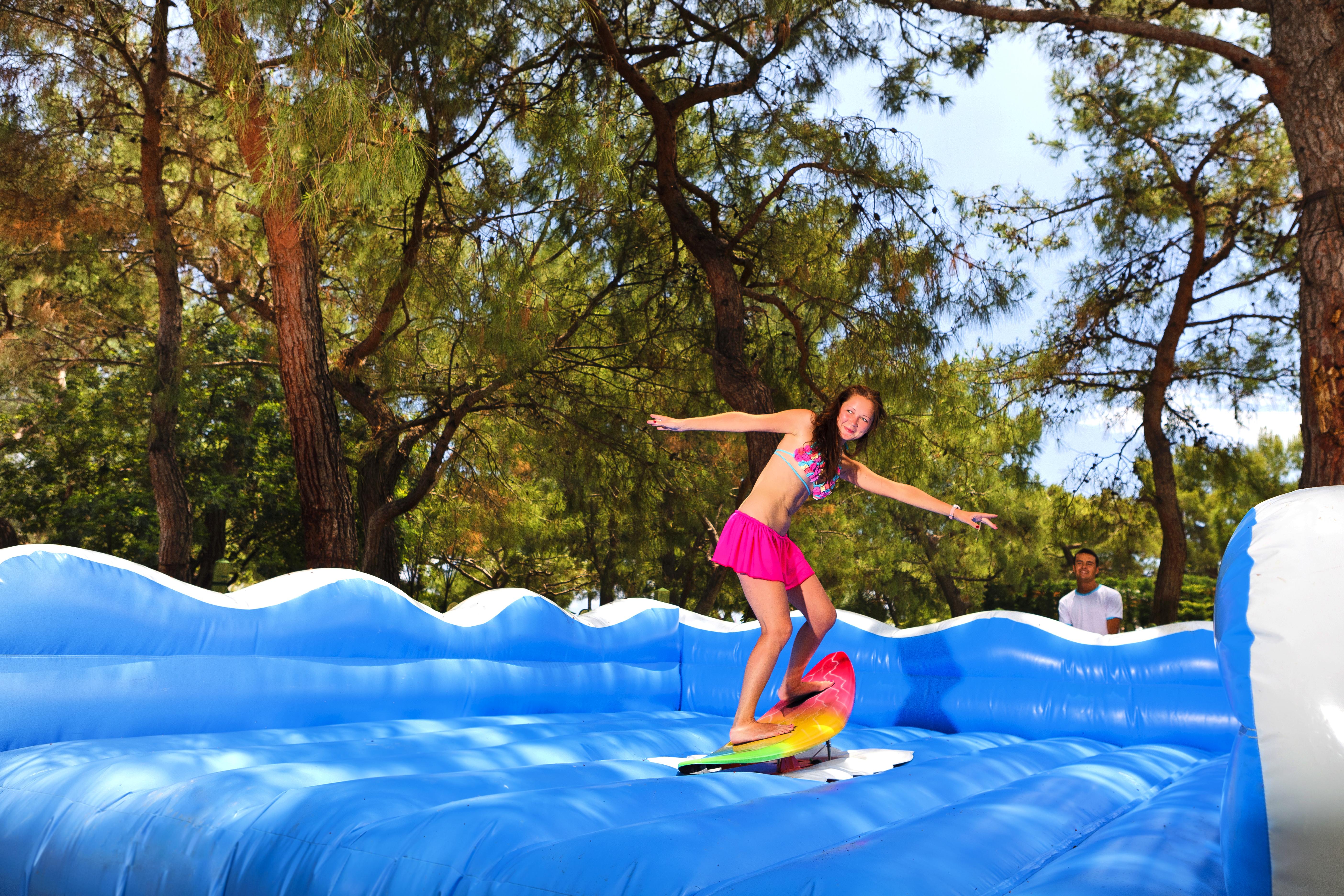 Marti Myra Hotell Tekirova Eksteriør bilde A girl on an inflatable water slide