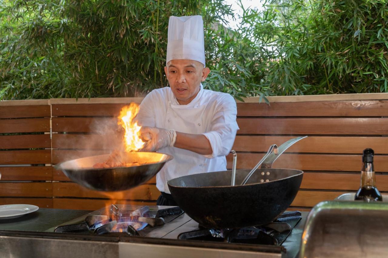 Marti Myra Hotell Tekirova Eksteriør bilde A wok being used in cooking